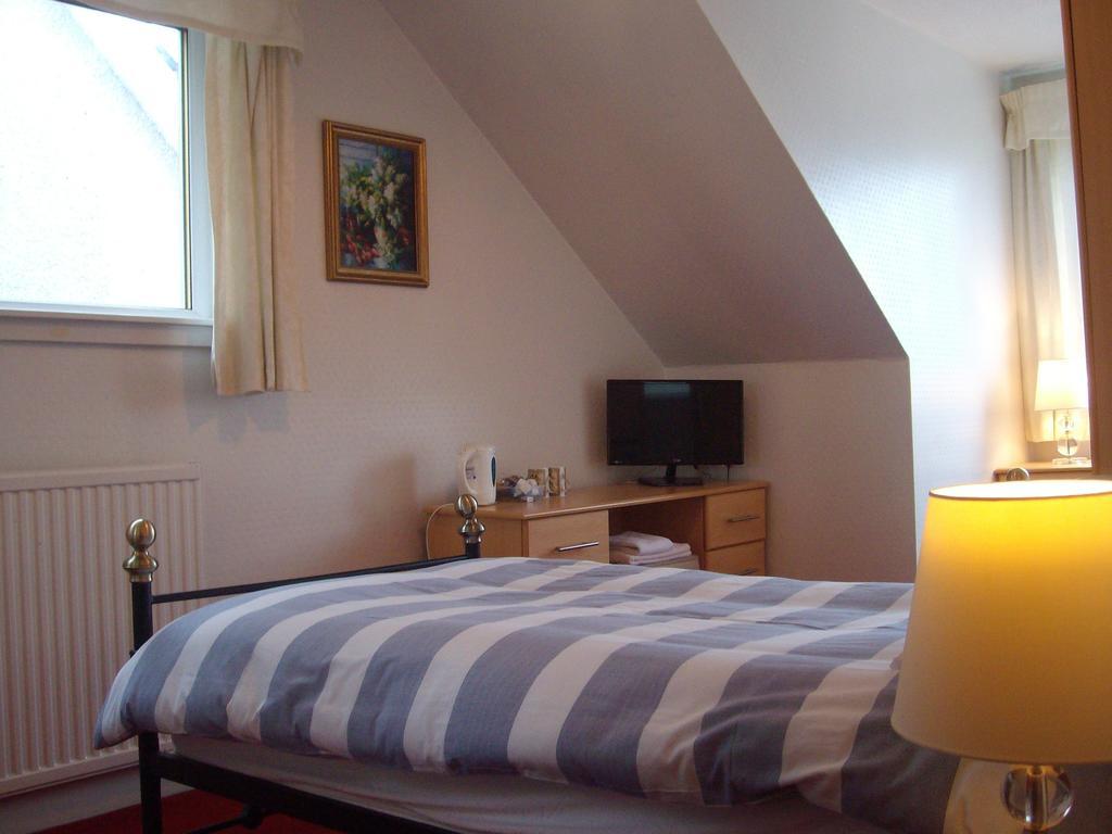 Lindhome Guest House Aberdeen Zimmer foto
